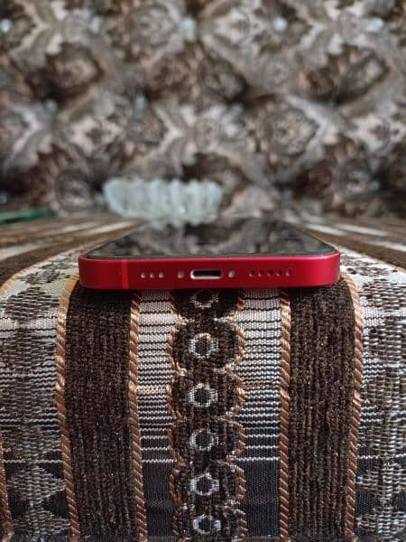 iphone 14 10/10 condition red colour 3