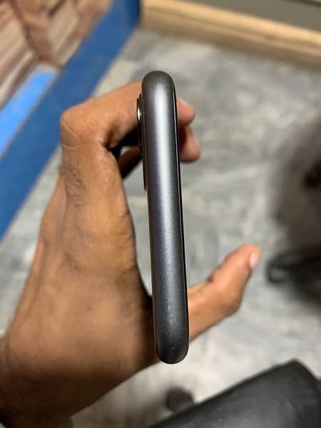 iPhone 11 non PTA 3