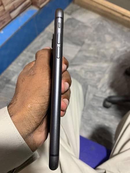 iPhone 11 non PTA 4