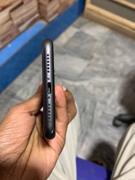 iPhone 11 non PTA 5