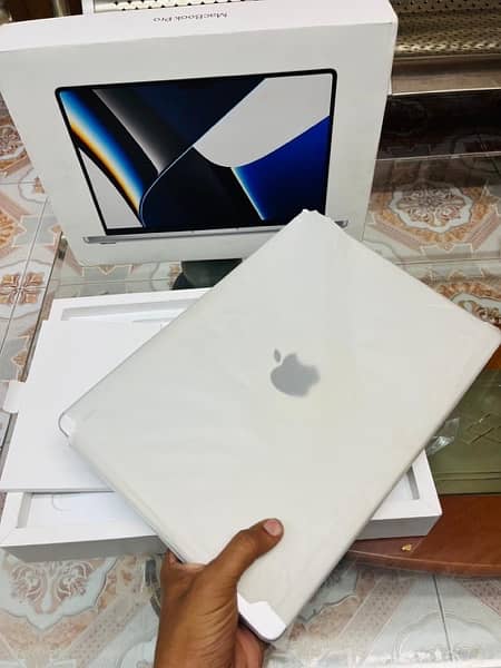 Apple MacBook Pro 32 gb ram 512 Gb rom 12