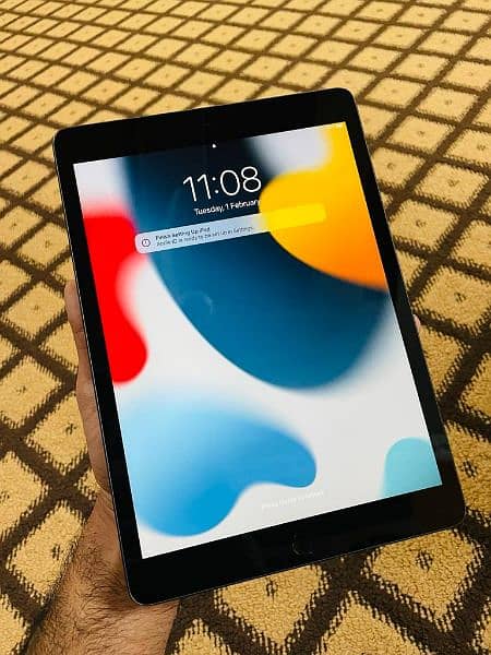 Apple Ipad 5th Gen 32gb mint condion 0