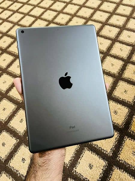 Apple Ipad 5th Gen 32gb mint condion 1