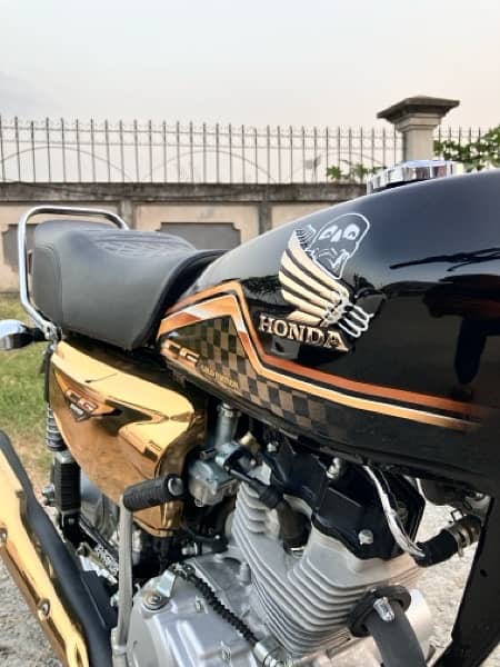 CG 125 se gold edition black 10