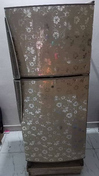 Urgent sale Refrigerator medium size 0