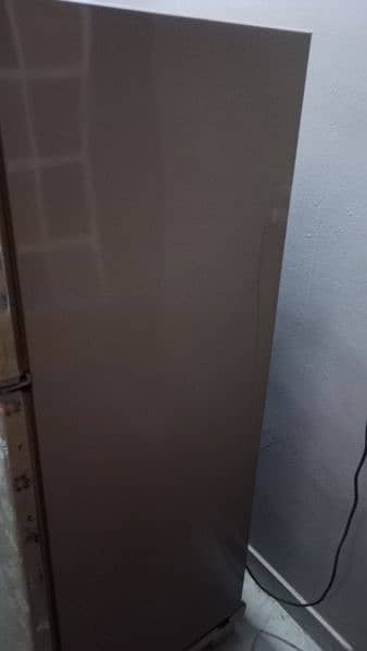 Urgent sale Refrigerator medium size 2