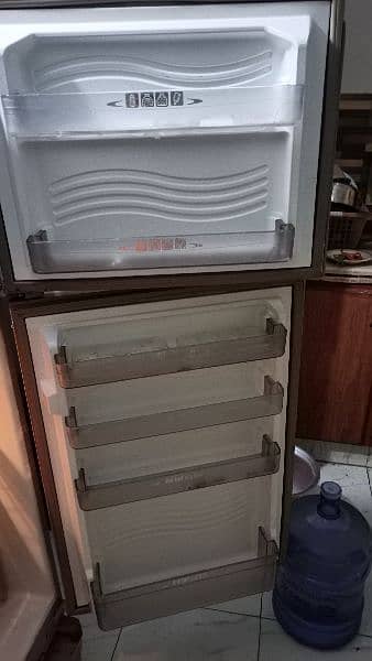 Urgent sale Refrigerator medium size 3