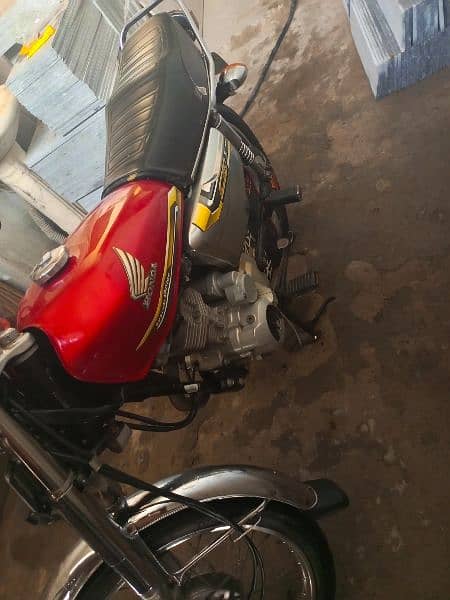 HONDA CG 125 SE Red 2021
Contact: 0300/4423/707 4