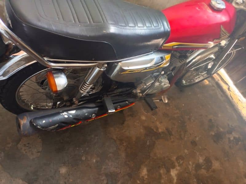 HONDA CG 125 SE Red 2021
Contact: 0300/4423/707 8