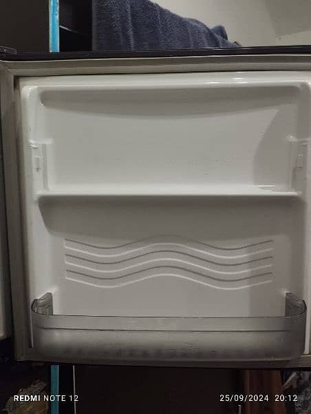 Waves Refrigerator Medium size 2