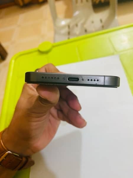 iPhone 15 Pro Max 5