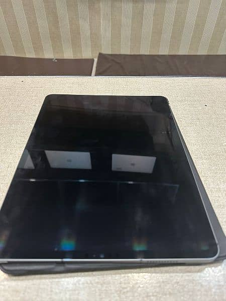 Ipad M1 128 with original keyboard and apple pencil 2 7