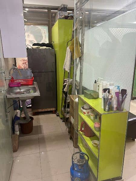 Running business for sale / Beauty saloon for sale / Running Saloon 2