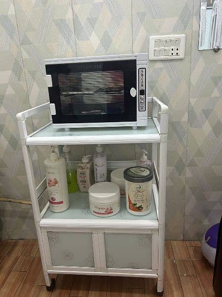 Running business for sale / Beauty saloon for sale / Running Saloon 5