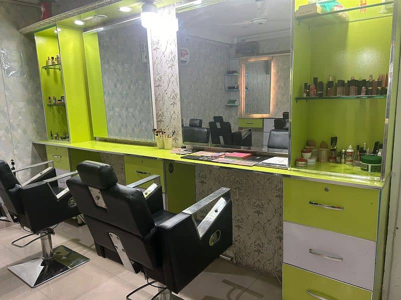 Running business for sale / Beauty saloon for sale / Running Saloon 6