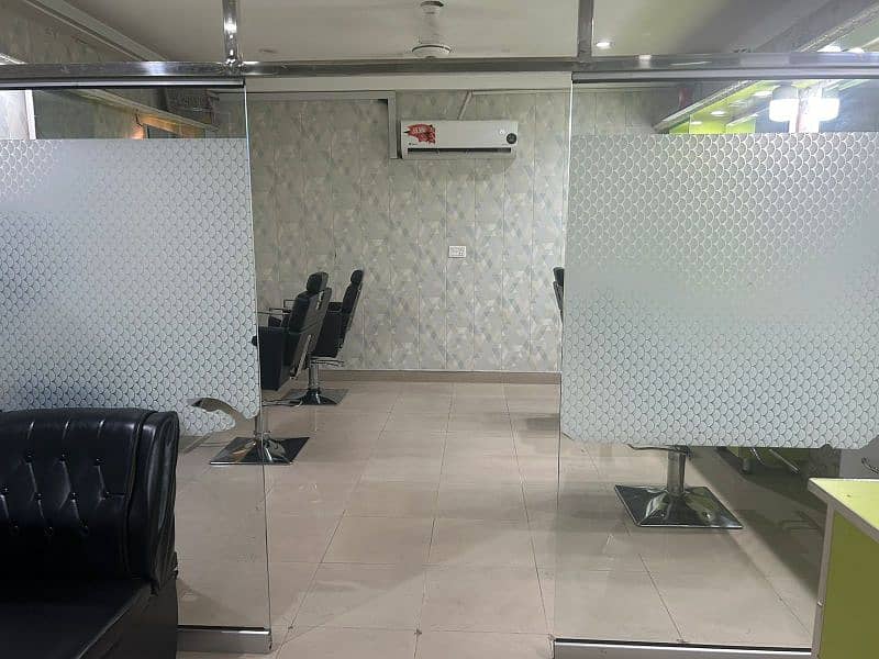 Running business for sale / Beauty saloon for sale / Running Saloon 7