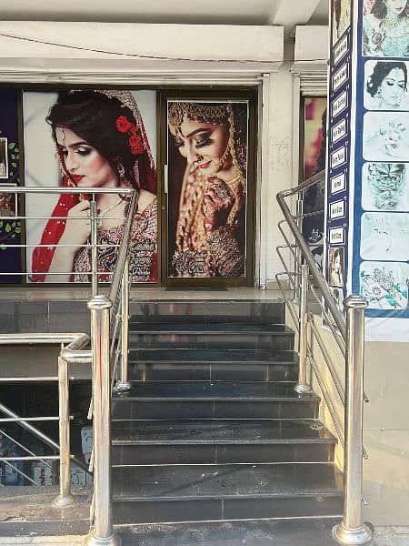 Running business for sale / Beauty saloon for sale / Running Saloon 19