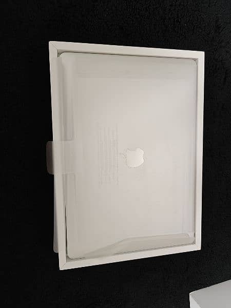 MacBook Pro M2 Silver Complete Box like New 1