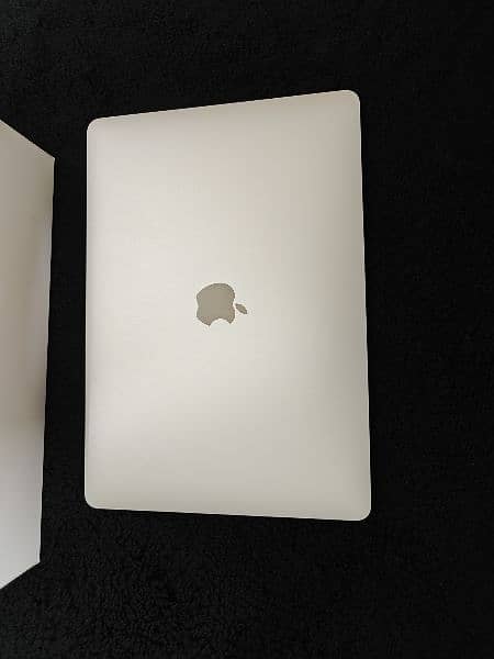 MacBook Pro M2 Silver Complete Box like New 4