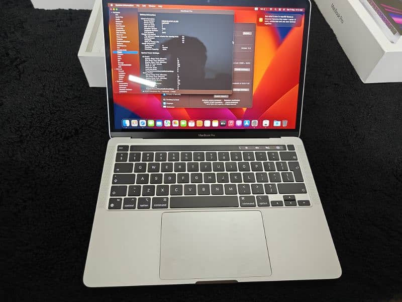 MacBook Pro M2 Silver Complete Box like New 8