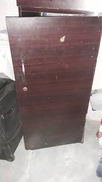 used Wardrob one door wali for urgent sale 1