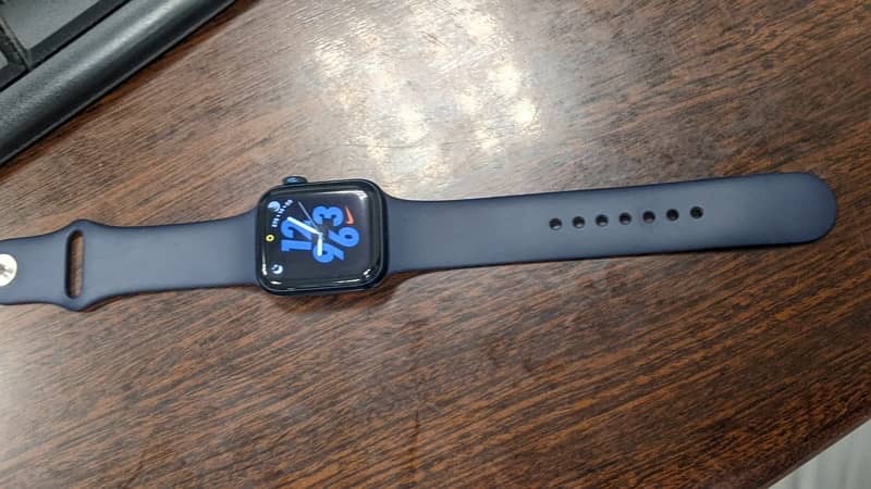 Apple smart watch Series 6 full box and charger 2