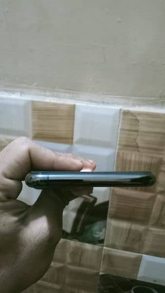 iPhone 11 PRO MAX FOR SELL 3