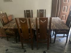 Dining Table in lush Condition for Sale