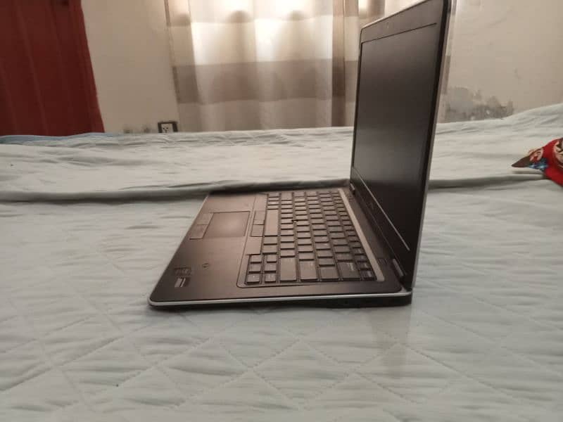 Dell latitude 7440 1