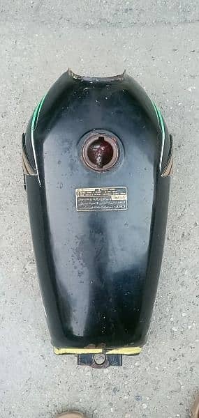 Honda 125 fuel tank original. 1