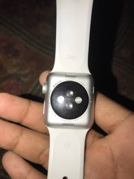 Apple Watch Series 3 UK 8gb 95 % battery health with cable 4