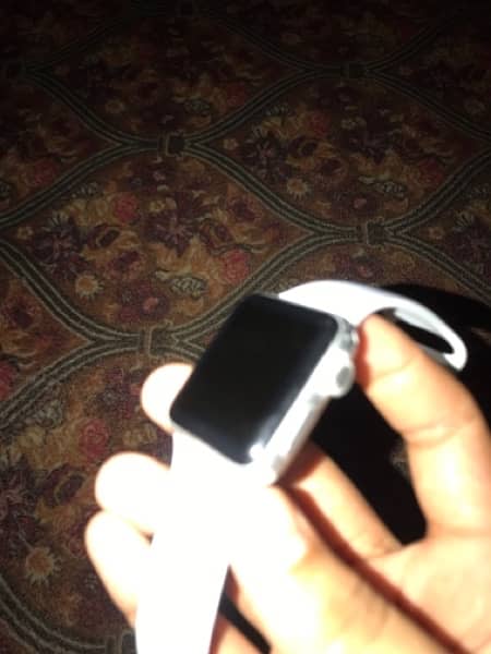 Apple Watch Series 3 UK 8gb 95 % battery health with cable 5