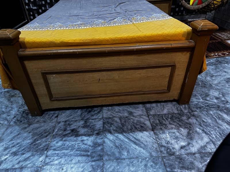 2 single bed with 6inch moltyfoam mattress 4