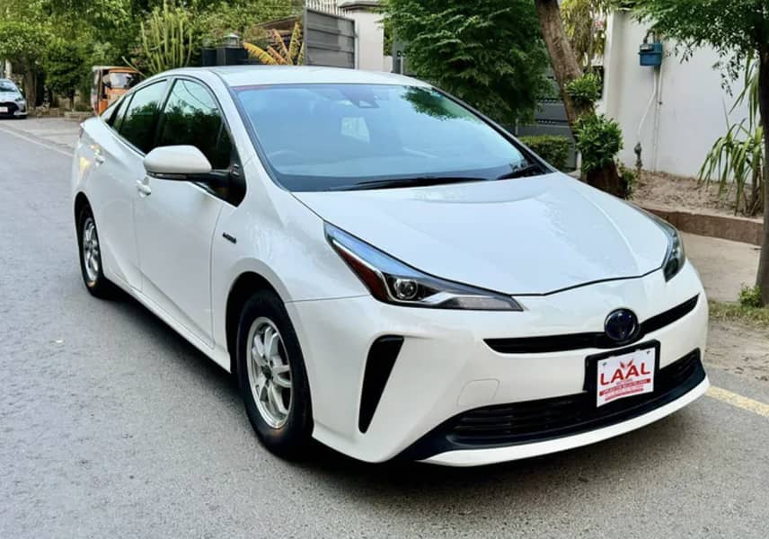 Toyota prius S E-four 6