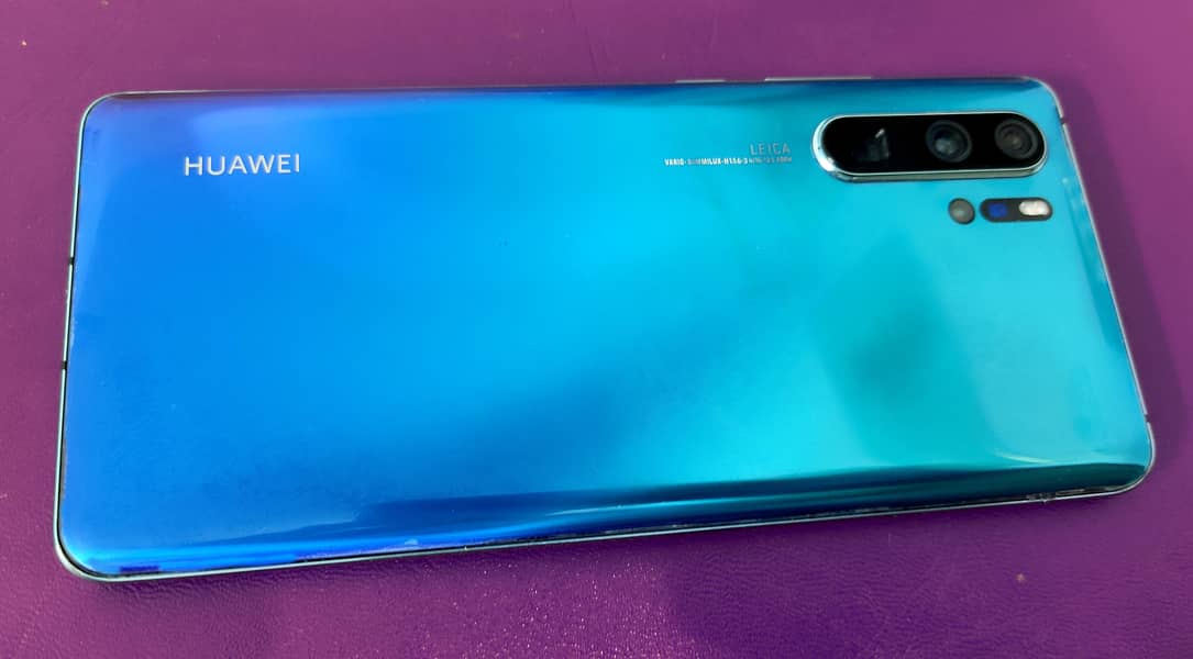 Huawei P30 Pro 8GB RAM 128GB Storage Dual Sim with genuine 40W Charge 1