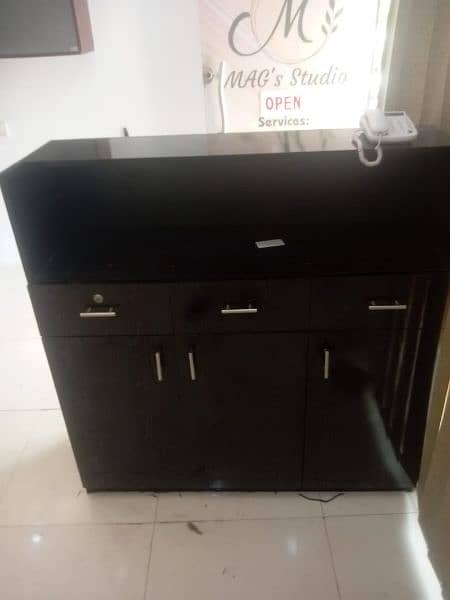 salon/reception counter for sale 0