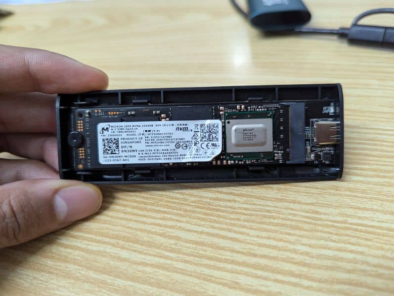 Micron 1 TB NVME PCIe Gen 3.0 x4  with Amaze Case (USB C) 1