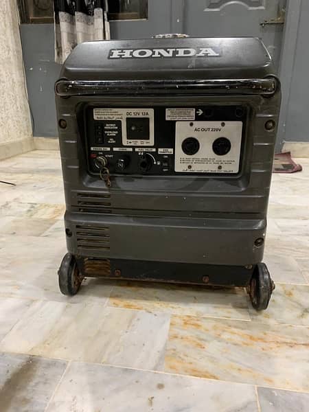 Honda EU30i portable inverter generator in new condition 1