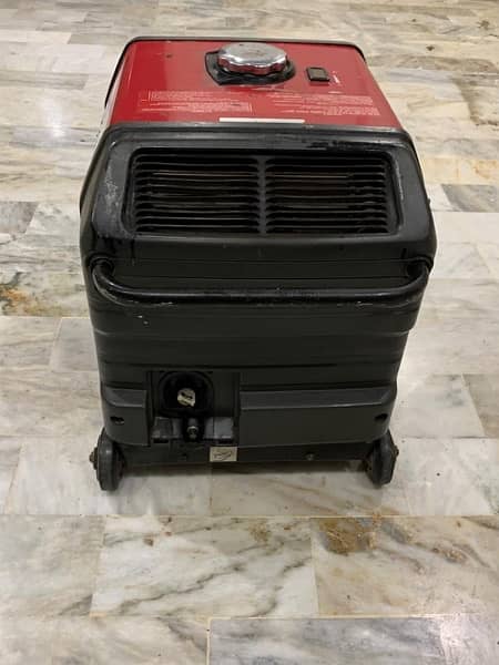 Honda EU30i portable inverter generator in new condition 2