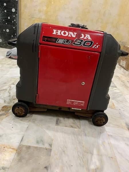 Honda EU30i portable inverter generator in new condition 5