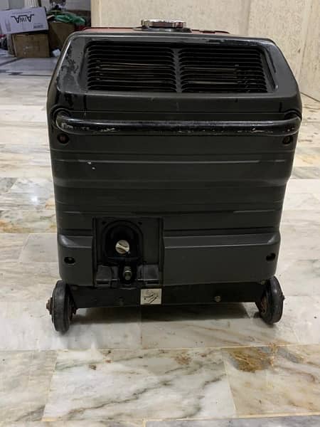 Honda EU30i portable inverter generator in new condition 6