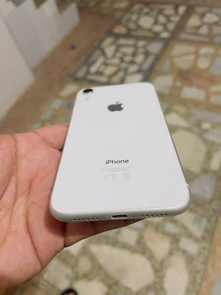 IPHONE XR 64 GB Good condition all ok sim working 6