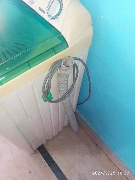 Haier washing machine twin tub model number HWM80-11S 5