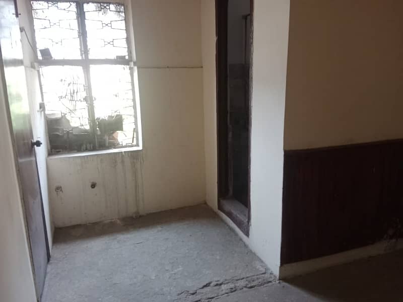 10 Marla Upper Portion For rent In Allama Iqbal Town 3