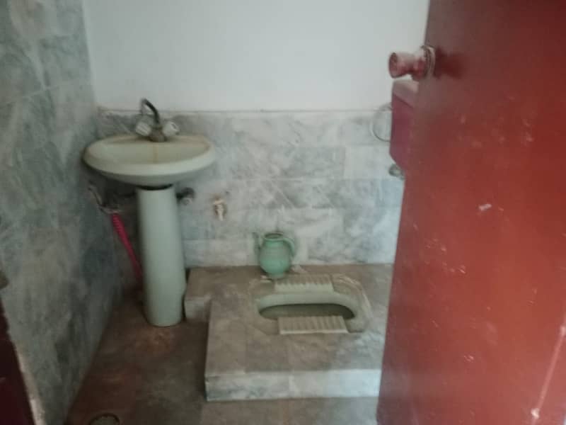 10 Marla Upper Portion For rent In Allama Iqbal Town 5