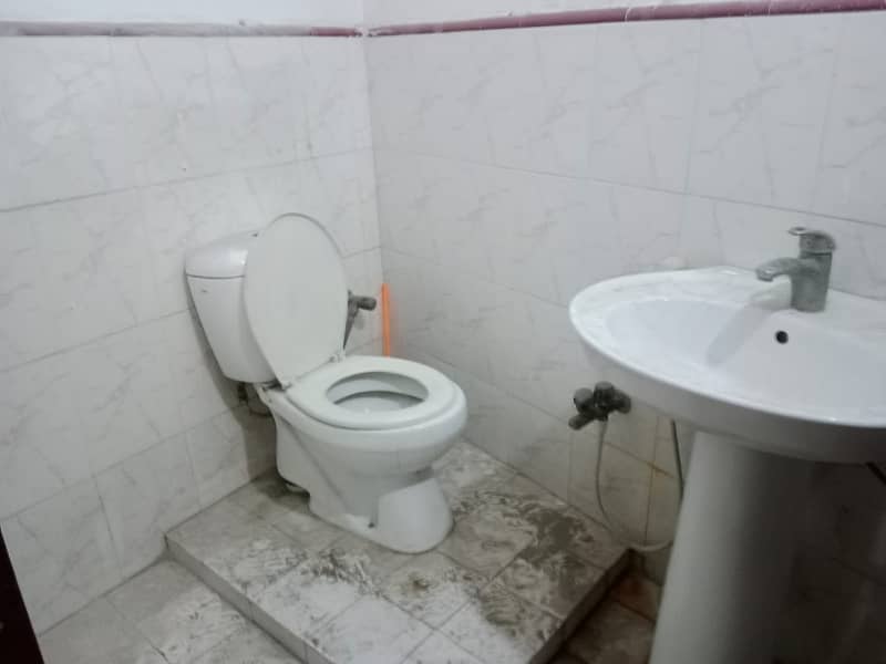 10 Marla Upper Portion For rent In Allama Iqbal Town 8