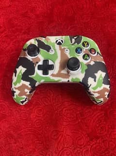 Xbox One Wireless controller with Camo + Thumb grips