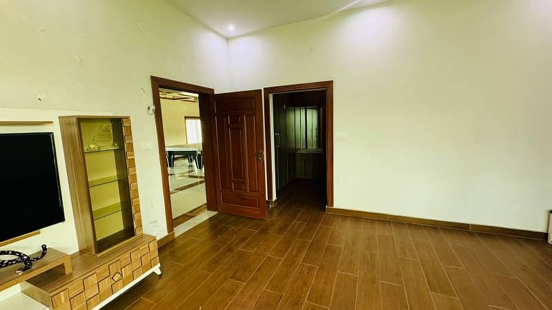 we are offering a 1 kanal house for rent in Jasmine block bahria town Lahore 6