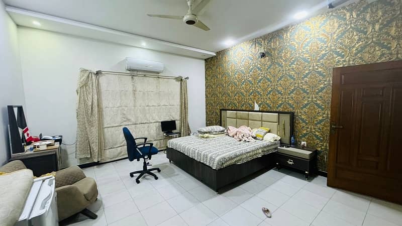 we are offering a 1 kanal house for rent in Jasmine block bahria town Lahore 8