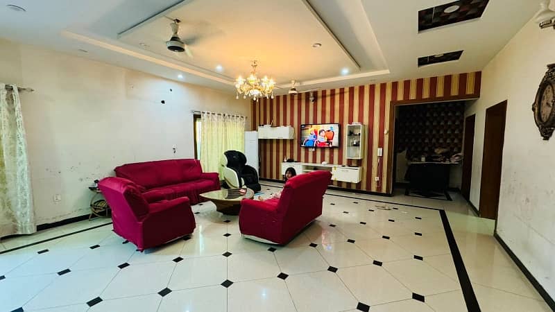 we are offering a 1 kanal house for rent in Jasmine block bahria town Lahore 11